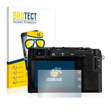 Parte frontal de un envase de producto con el logotipo de la marca BROTECT. Al lado se muestra el dispositivo Fujifilm X-E3 co
