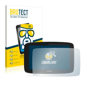 Parte frontal de un envase de producto con el logotipo de la marca BROTECT. Al lado se muestra el dispositivo TomTom GO Essent