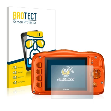 Parte frontal de un envase de producto con el logotipo de la marca BROTECT. Al lado se muestra el dispositivo Nikon Coolpix W1