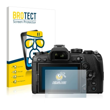 Parte frontal de un envase de producto con el logotipo de la marca BROTECT. Al lado se muestra el dispositivo Olympus OM-D E-M