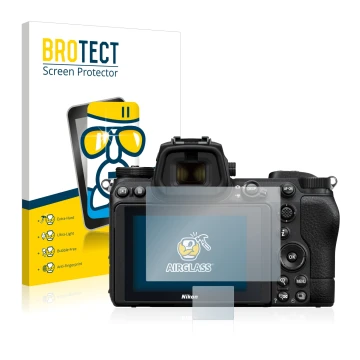 Parte frontal de un envase de producto con el logotipo de la marca BROTECT. Al lado se muestra el dispositivo Nikon Z 7 II con