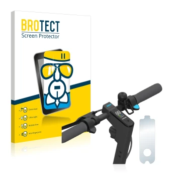 Parte frontal de un envase de producto con el logotipo de la marca BROTECT. Al lado se muestra el dispositivo Segway Ninebot K