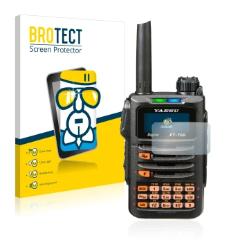 Parte frontal de un envase de producto con el logotipo de la marca BROTECT. Al lado se muestra el dispositivo Yaesu FT-70DR co