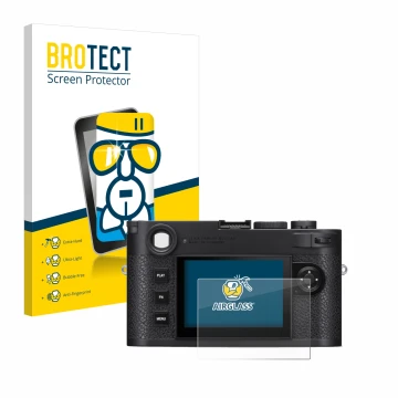 Parte frontal de un envase de producto con el logotipo de la marca BROTECT. Al lado se muestra el dispositivo Leica M11 con su