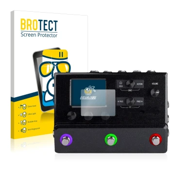 Parte frontal de un envase de producto con el logotipo de la marca BROTECT. Al lado se muestra el dispositivo Line 6 hx stomp 