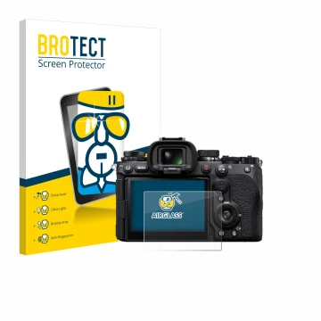 Parte frontal de un envase de producto con el logotipo de la marca BROTECT. Al lado se muestra el dispositivo Sony Alpha 9 III