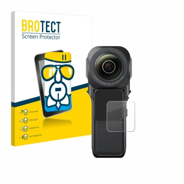 Parte frontal de un envase de producto con el logotipo de la marca BROTECT. Al lado se muestra el dispositivo Insta360 One RS 