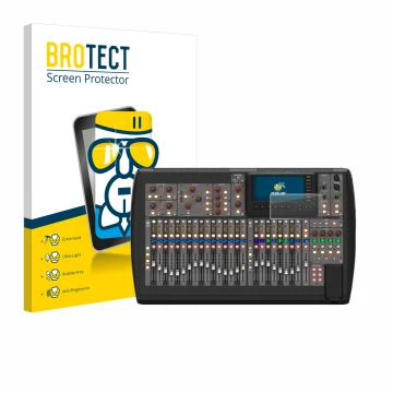 Parte frontal de un envase de producto con el logotipo de la marca BROTECT. Al lado se muestra el dispositivo Behringer X32 co