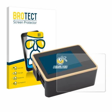 Parte frontal de un envase de producto con el logotipo de la marca BROTECT. Al lado se muestra el dispositivo Junsi iCharger X