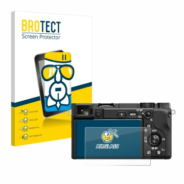 Parte frontal de un envase de producto con el logotipo de la marca BROTECT. Al lado se muestra el dispositivo Sony Alpha 6400A