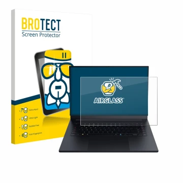 Parte frontal de un envase de producto con el logotipo de la marca BROTECT. Al lado se muestra el dispositivo Razer Blade 16 2