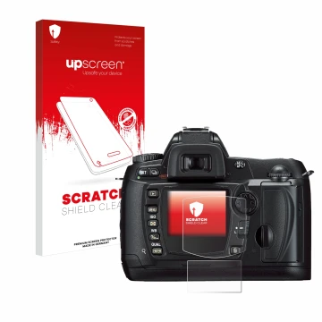 Parte frontal de un envase de producto con el logotipo de la marca upscreen. Al lado se muestra el dispositivo Nikon D70 con s