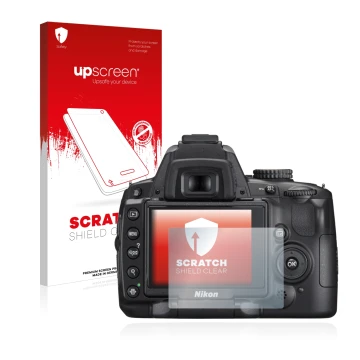 Parte frontal de un envase de producto con el logotipo de la marca upscreen. Al lado se muestra el dispositivo Nikon D5000 con