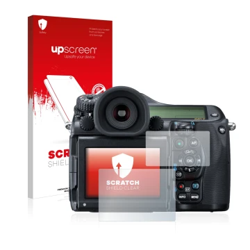 Parte frontal de un envase de producto con el logotipo de la marca upscreen. Al lado se muestra el dispositivo Pentax 645Z con