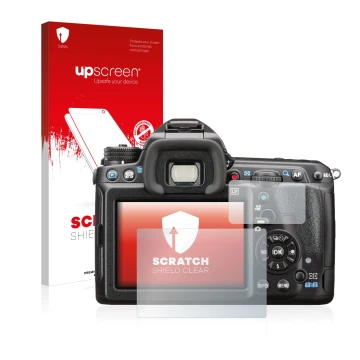 Parte frontal de un envase de producto con el logotipo de la marca upscreen. Al lado se muestra el dispositivo Pentax K-3 II c