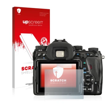 Parte frontal de un envase de producto con el logotipo de la marca upscreen. Al lado se muestra el dispositivo Pentax K-1 con 
