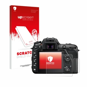 Parte frontal de un envase de producto con el logotipo de la marca upscreen. Al lado se muestra el dispositivo Nikon D7500 con