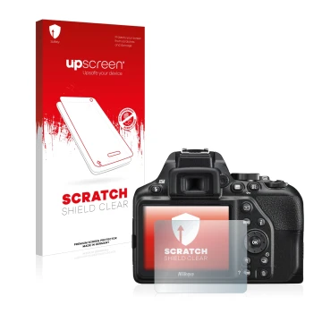 Parte frontal de un envase de producto con el logotipo de la marca upscreen. Al lado se muestra el dispositivo Nikon D3500 con