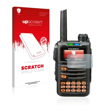 Parte frontal de un envase de producto con el logotipo de la marca upscreen. Al lado se muestra el dispositivo Yaesu FT-70DR c