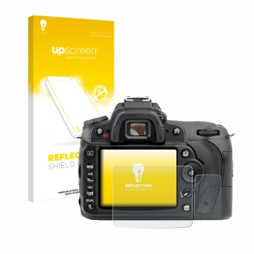 Parte frontal de un envase de producto con el logotipo de la marca upscreen. Al lado se muestra el dispositivo Nikon D90 con s