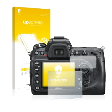 Parte frontal de un envase de producto con el logotipo de la marca upscreen. Al lado se muestra el dispositivo Nikon D300S con