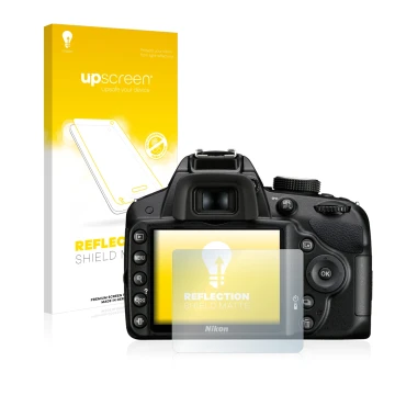 Parte frontal de un envase de producto con el logotipo de la marca upscreen. Al lado se muestra el dispositivo Nikon D3200 con