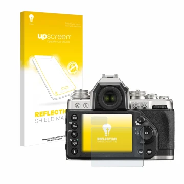 Parte frontal de un envase de producto con el logotipo de la marca upscreen. Al lado se muestra el dispositivo Nikon Df con su