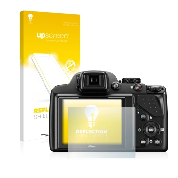 Parte frontal de un envase de producto con el logotipo de la marca upscreen. Al lado se muestra el dispositivo Nikon Coolpix P