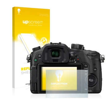 Parte frontal de un envase de producto con el logotipo de la marca upscreen. Al lado se muestra el dispositivo Panasonic Lumix