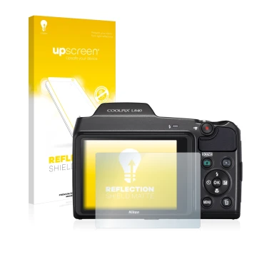 Parte frontal de un envase de producto con el logotipo de la marca upscreen. Al lado se muestra el dispositivo Nikon Coolpix L