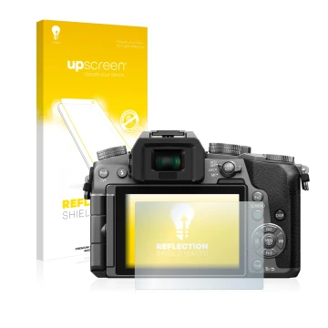 Parte frontal de un envase de producto con el logotipo de la marca upscreen. Al lado se muestra el dispositivo Panasonic Lumix