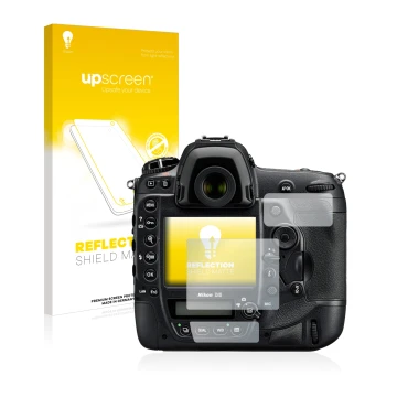 Parte frontal de un envase de producto con el logotipo de la marca upscreen. Al lado se muestra el dispositivo Nikon D5 con su
