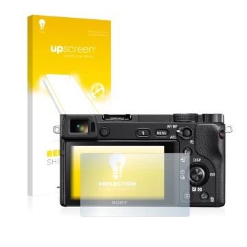 Parte frontal de un envase de producto con el logotipo de la marca upscreen. Al lado se muestra el dispositivo Sony Alpha 6300