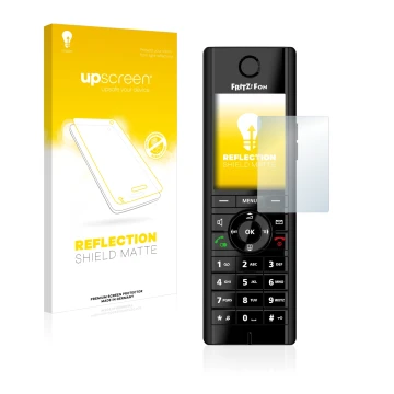 Parte frontal de un envase de producto con el logotipo de la marca upscreen. Al lado se muestra el dispositivo AVM Fritz!Fon C