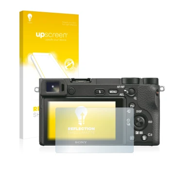 Parte frontal de un envase de producto con el logotipo de la marca upscreen. Al lado se muestra el dispositivo Sony Alpha 6500