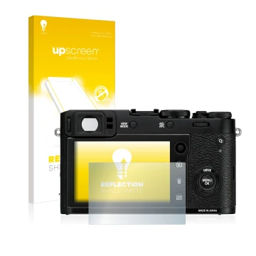 Parte frontal de un envase de producto con el logotipo de la marca upscreen. Al lado se muestra el dispositivo Fujifilm X100F 