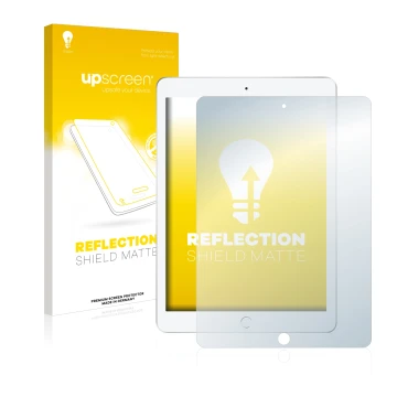 Parte frontal de un envase de producto con el logotipo de la marca upscreen. Al lado se muestra el dispositivo Apple iPad 9.7 