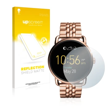 Parte frontal de un envase de producto con el logotipo de la marca upscreen. Al lado se muestra el dispositivo Fossil Q Wander