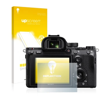 Parte frontal de un envase de producto con el logotipo de la marca upscreen. Al lado se muestra el dispositivo Sony Alpha 7R I