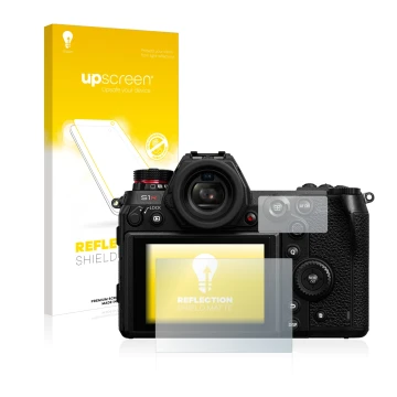 Parte frontal de un envase de producto con el logotipo de la marca upscreen. Al lado se muestra el dispositivo Panasonic Lumix