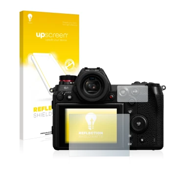 Parte frontal de un envase de producto con el logotipo de la marca upscreen. Al lado se muestra el dispositivo Panasonic Lumix