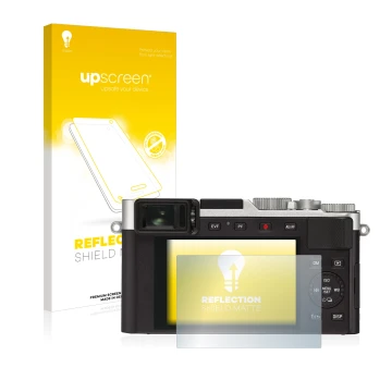Parte frontal de un envase de producto con el logotipo de la marca upscreen. Al lado se muestra el dispositivo Leica D-Lux 7 c