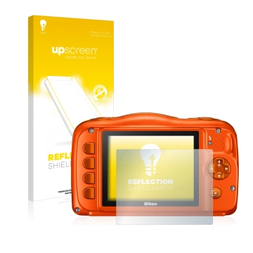 Parte frontal de un envase de producto con el logotipo de la marca upscreen. Al lado se muestra el dispositivo Nikon Coolpix W