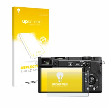 Parte frontal de un envase de producto con el logotipo de la marca upscreen. Al lado se muestra el dispositivo Sony Alpha 6100