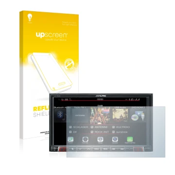 Parte frontal de un envase de producto con el logotipo de la marca upscreen. Al lado se muestra el dispositivo Alpine iLX-702D