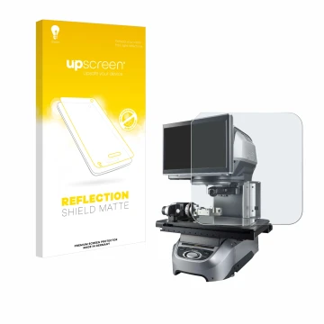 Parte frontal de un envase de producto con el logotipo de la marca upscreen. Al lado se muestra el dispositivo Keyence IM-7020