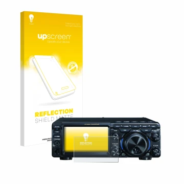 Parte frontal de un envase de producto con el logotipo de la marca upscreen. Al lado se muestra el dispositivo Yaesu FT-710 co