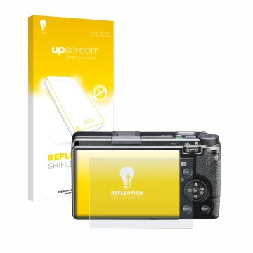 Parte frontal de un envase de producto con el logotipo de la marca upscreen. Al lado se muestra el dispositivo Ricoh GR IIIx H