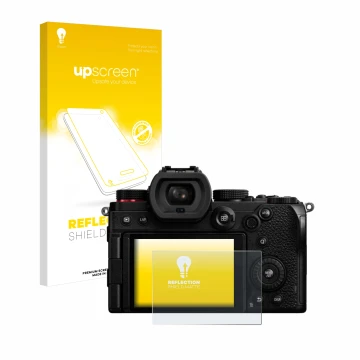 Parte frontal de un envase de producto con el logotipo de la marca upscreen. Al lado se muestra el dispositivo Panasonic Lumix
