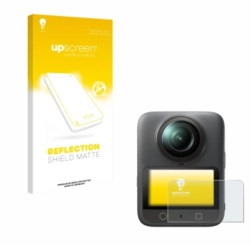 Parte frontal de un envase de producto con el logotipo de la marca upscreen. Al lado se muestra el dispositivo DJI Osmo 360 co
